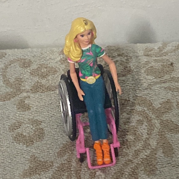 Patagonia HARVARD⭐️VE-RI-TAS M+Britney Spears✨262 Funko+Barbie🎀👩‍🦽🪩 - Picture 9 of 17